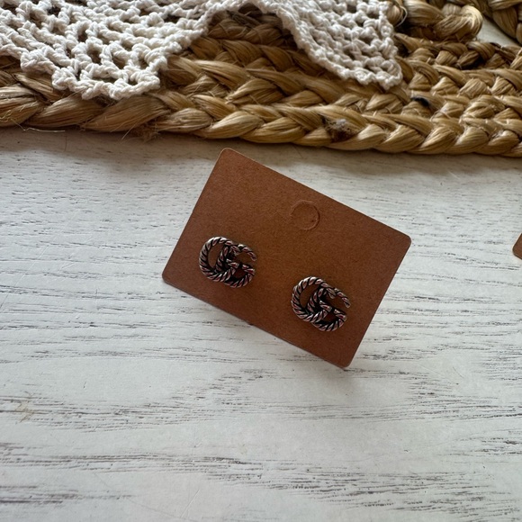 FASHION ROPE DETAIL G STUDS - Picture 1 of 4